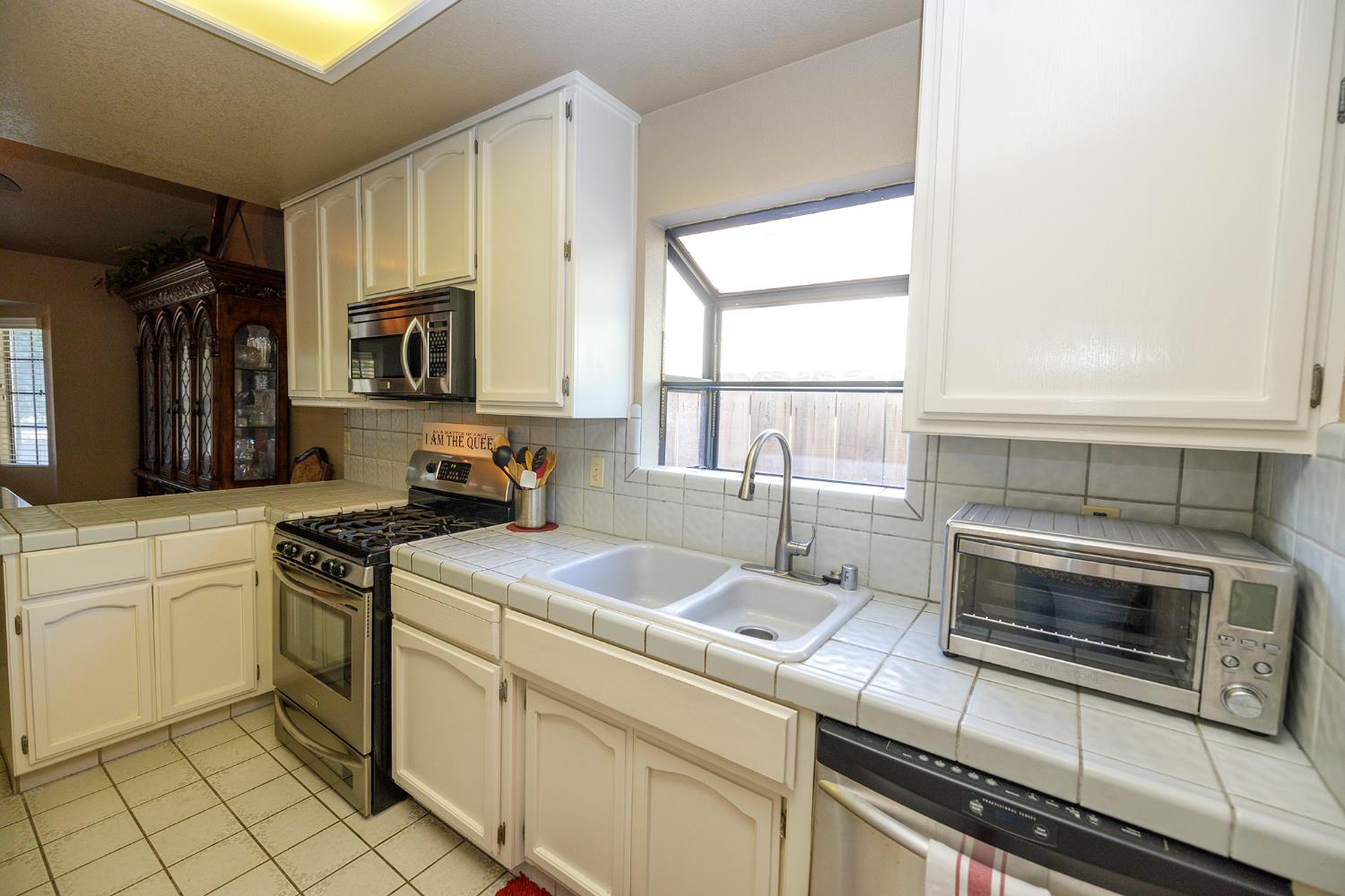 376 Foxmeadow Way, Los Banos, CA 93635