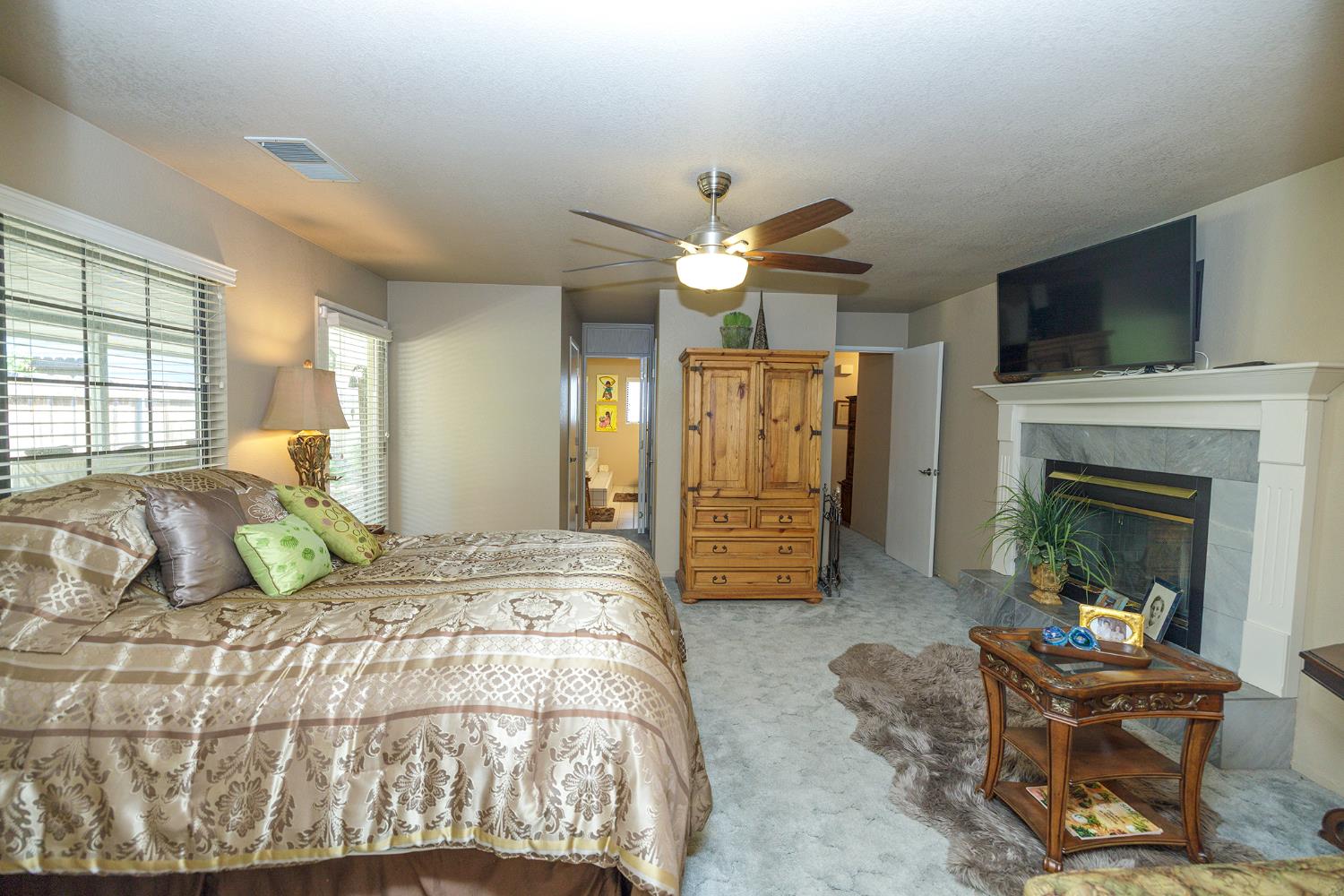 376 Foxmeadow Way, Los Banos, CA 93635