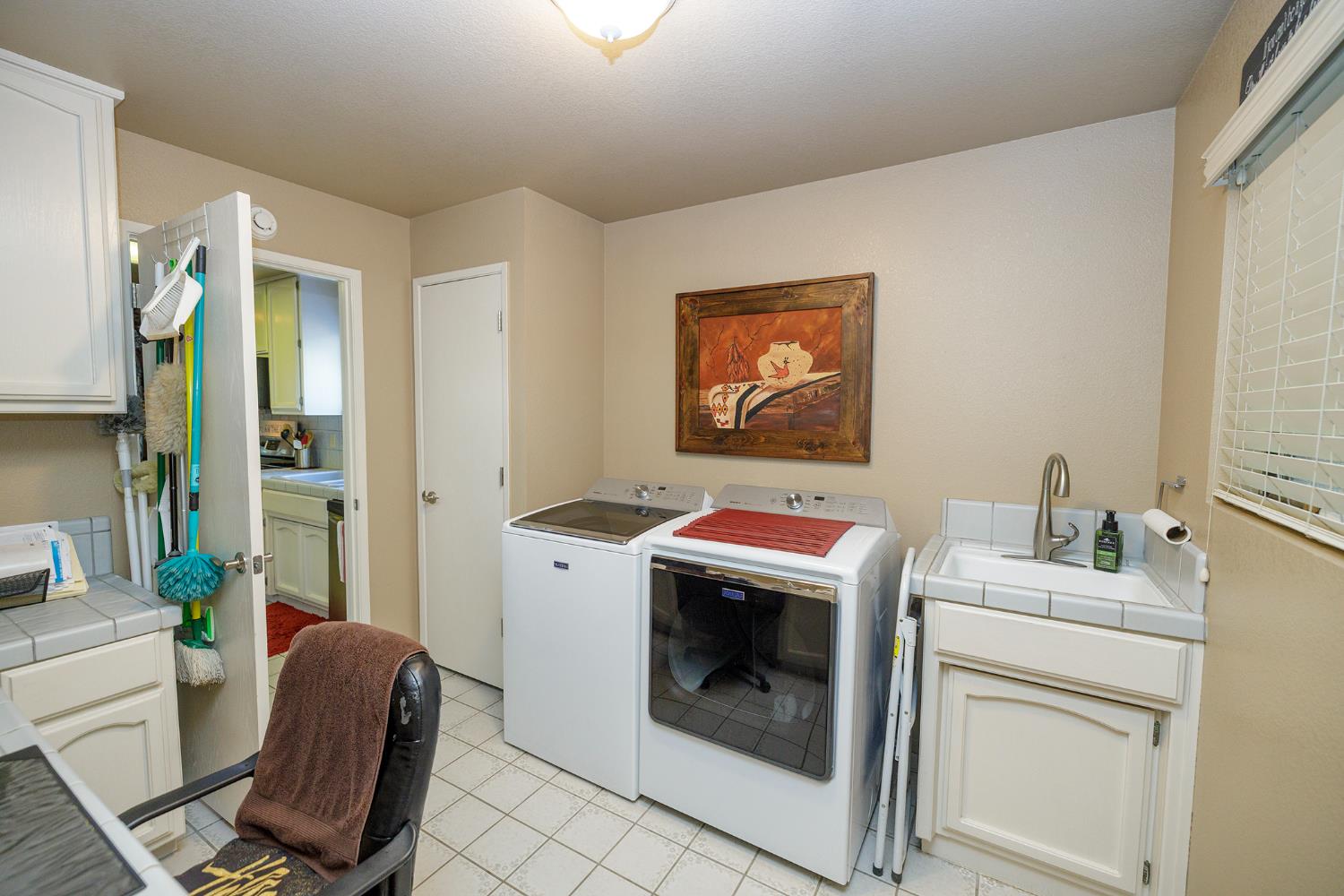 376 Foxmeadow Way, Los Banos, CA 93635