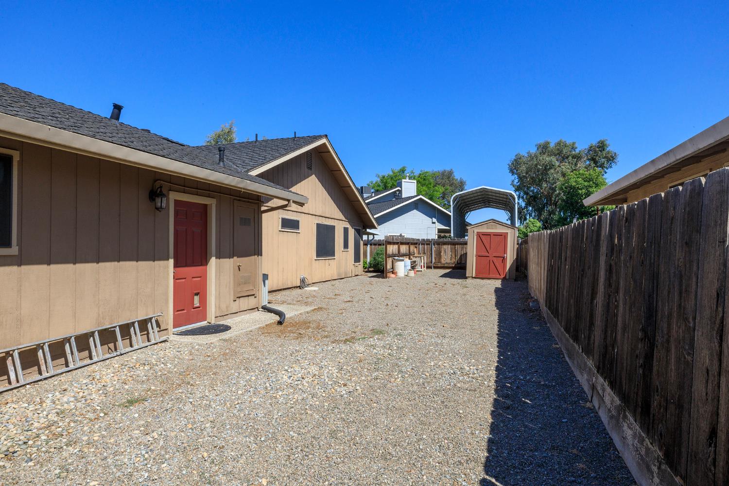376 Foxmeadow Way, Los Banos, CA 93635