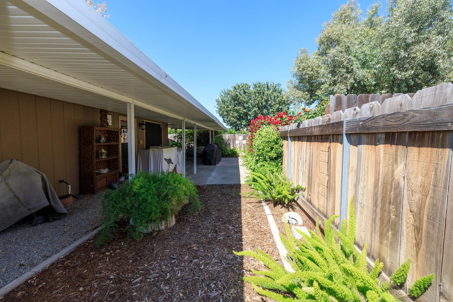 376 Foxmeadow Way, Los Banos, CA 93635