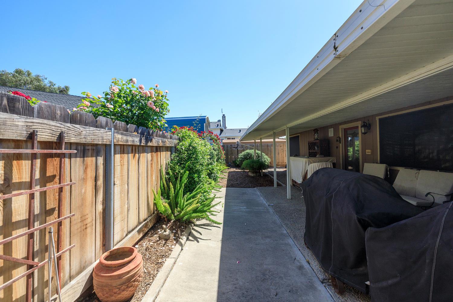 376 Foxmeadow Way, Los Banos, CA 93635