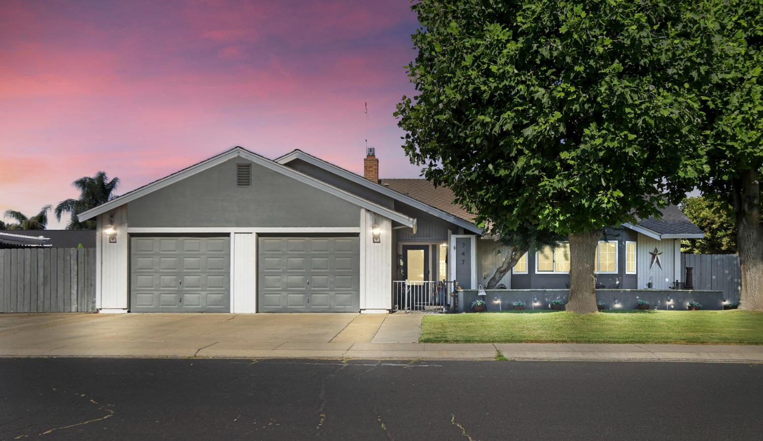 747 Foxfire Dr, Manteca, CA 95337