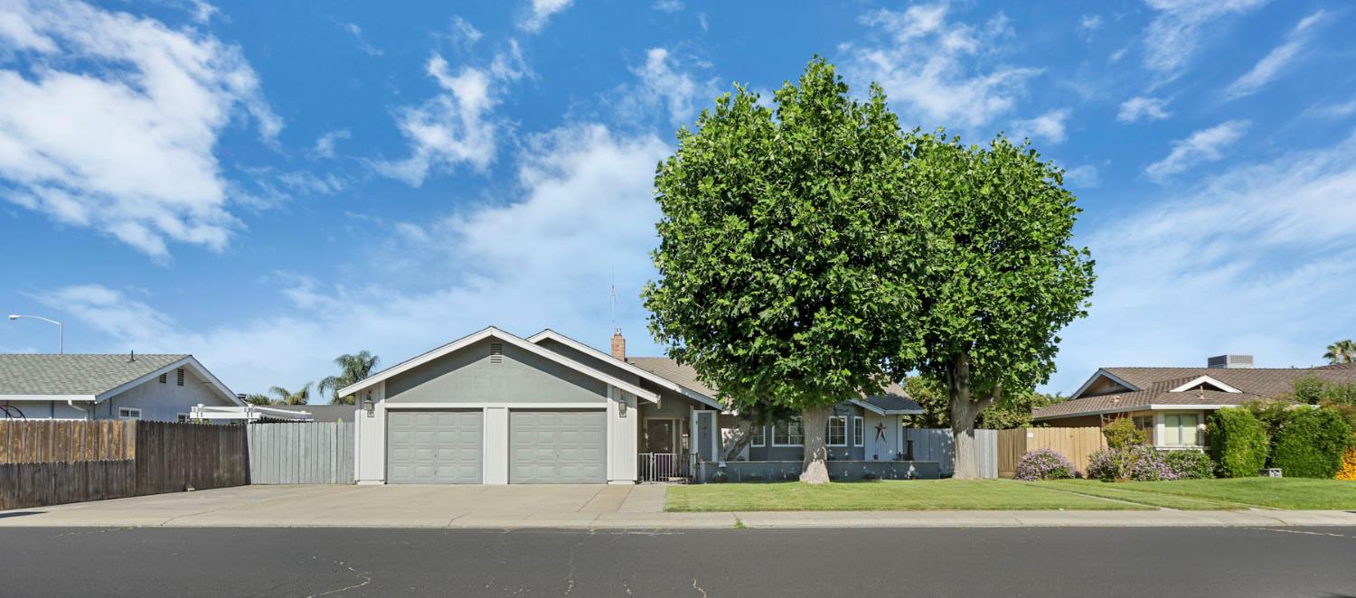 747 Foxfire Dr, Manteca, CA 95337
