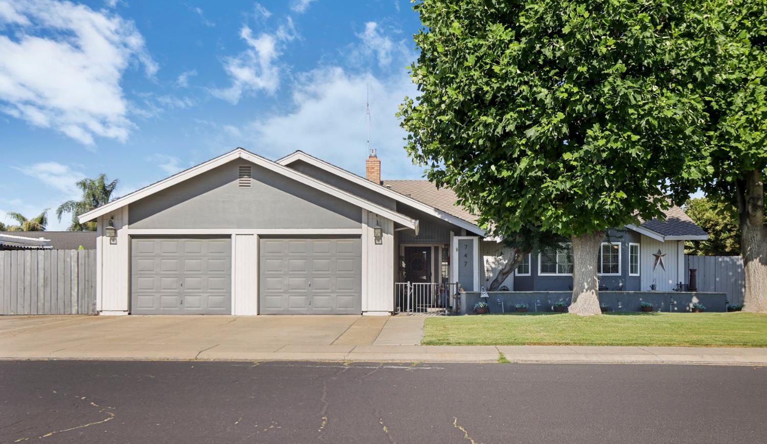 747 Foxfire Dr, Manteca, CA 95337