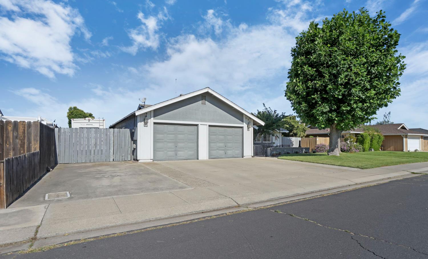 747 Foxfire Dr, Manteca, CA 95337