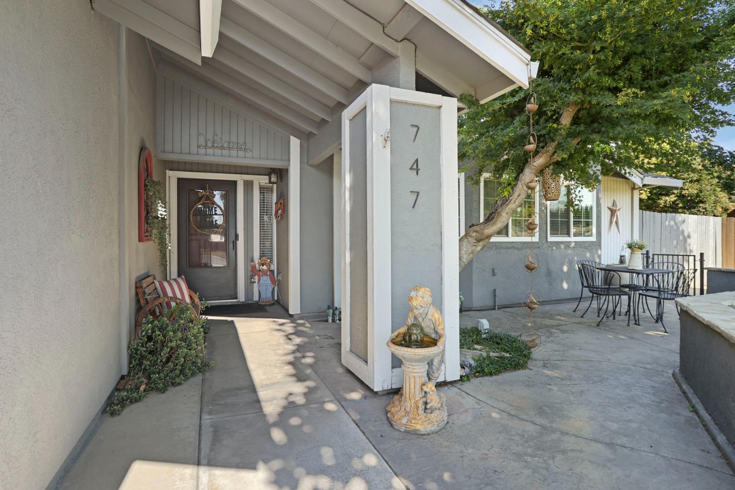 747 Foxfire Dr, Manteca, CA 95337