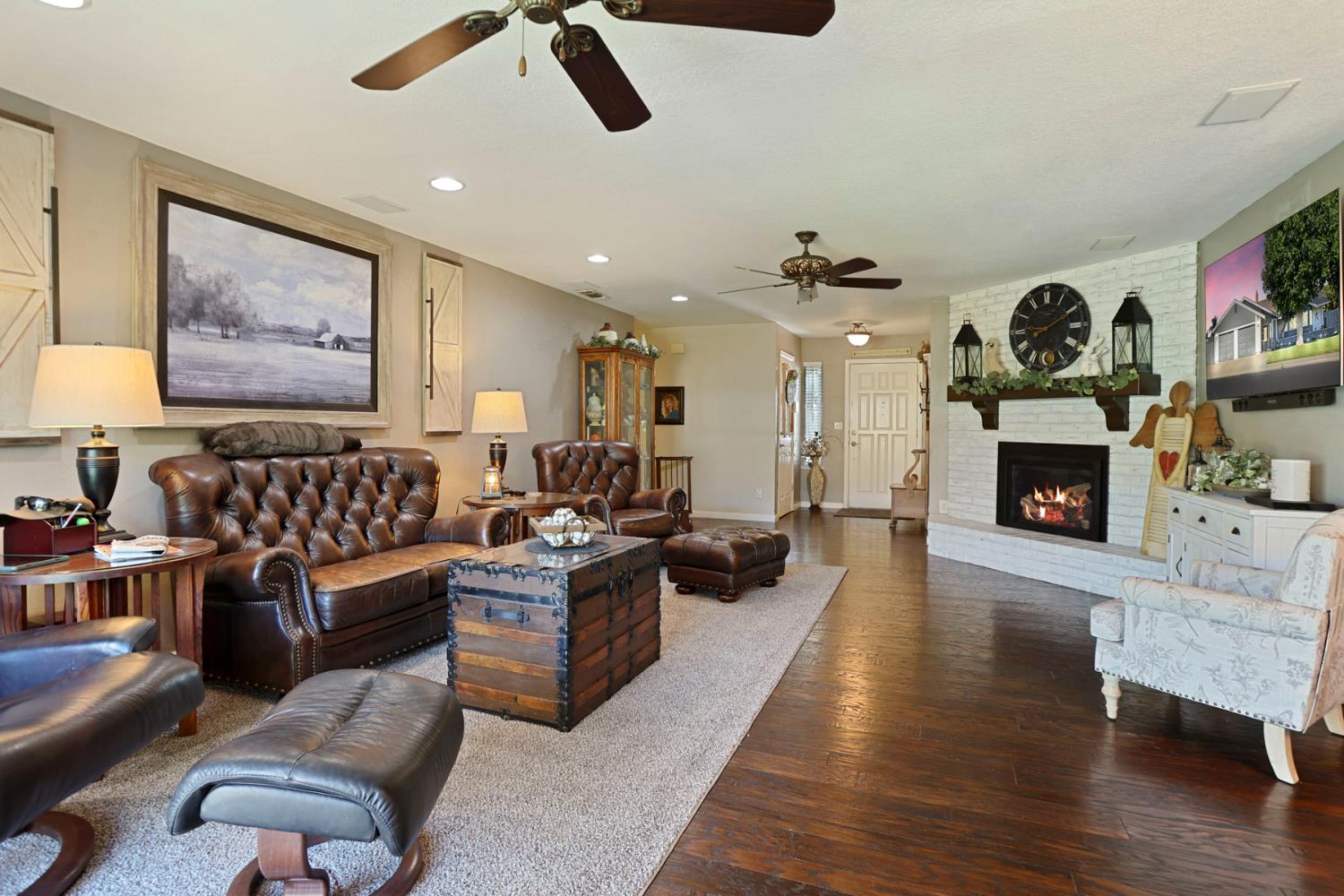 747 Foxfire Dr, Manteca, CA 95337