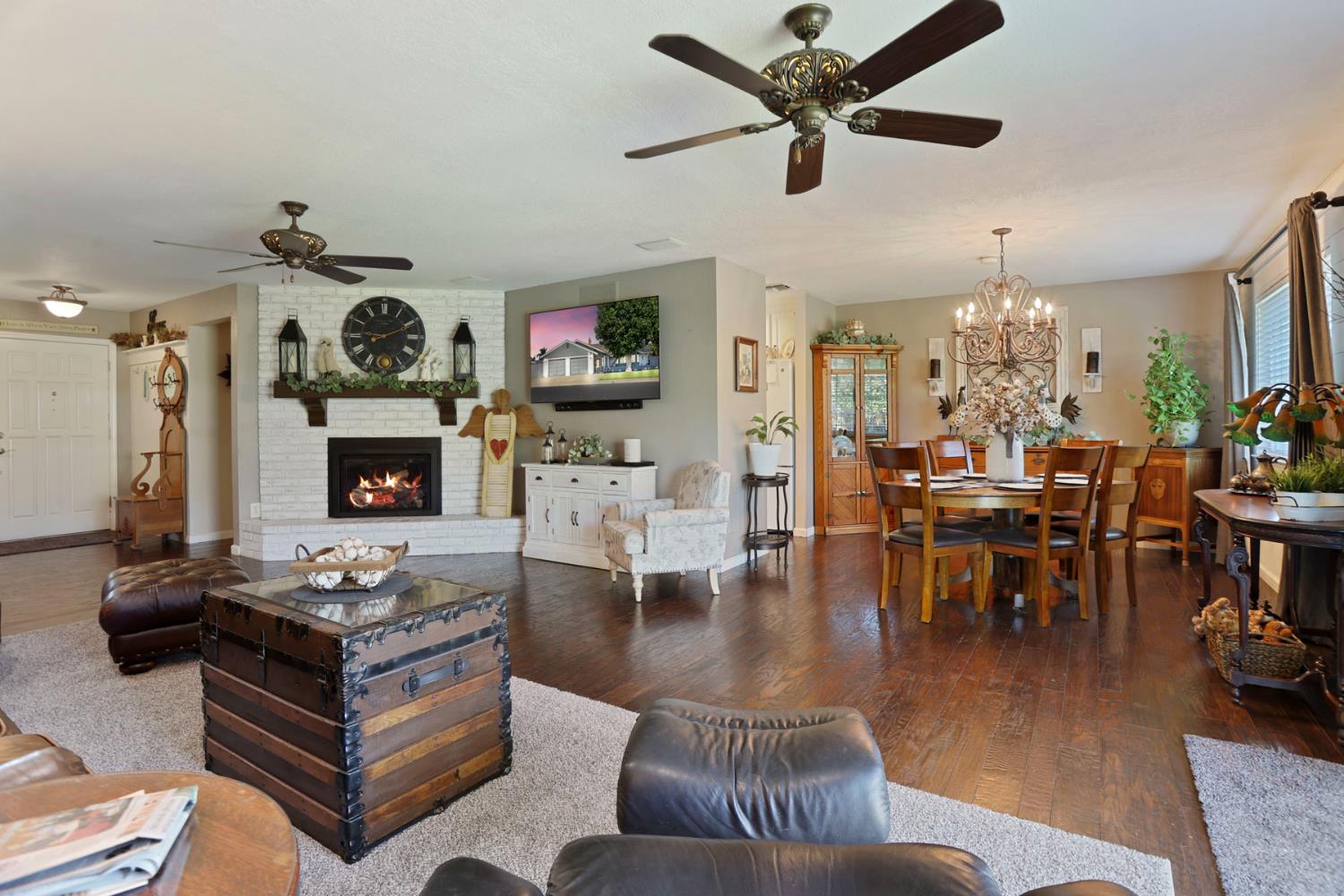 747 Foxfire Dr, Manteca, CA 95337
