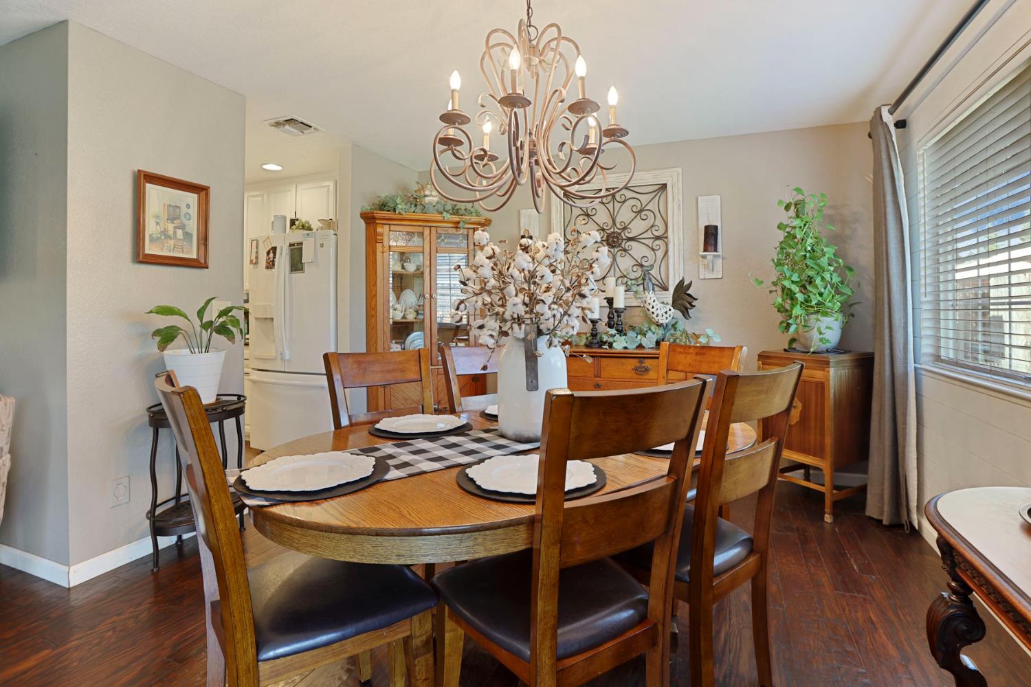 747 Foxfire Dr, Manteca, CA 95337
