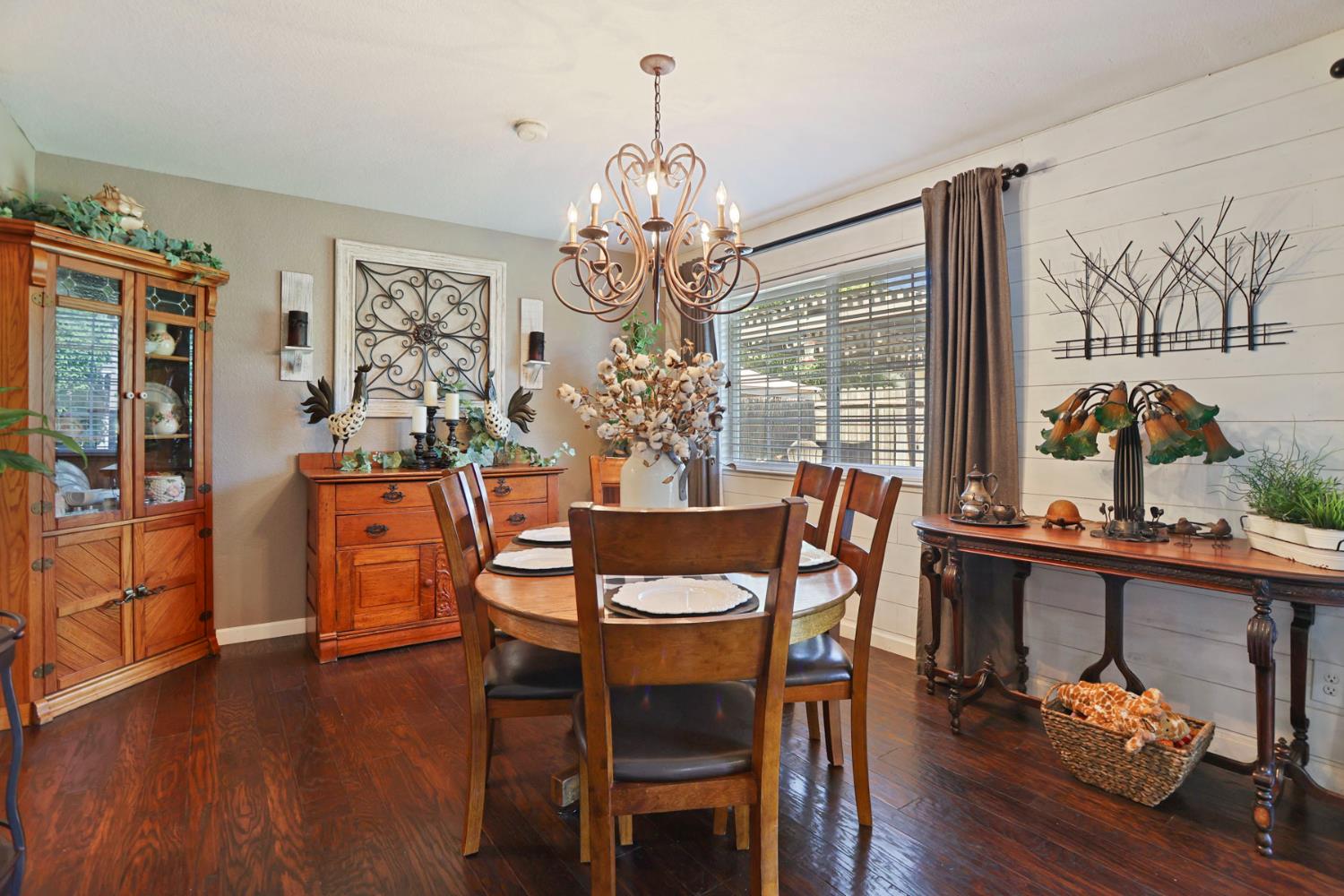 747 Foxfire Dr, Manteca, CA 95337