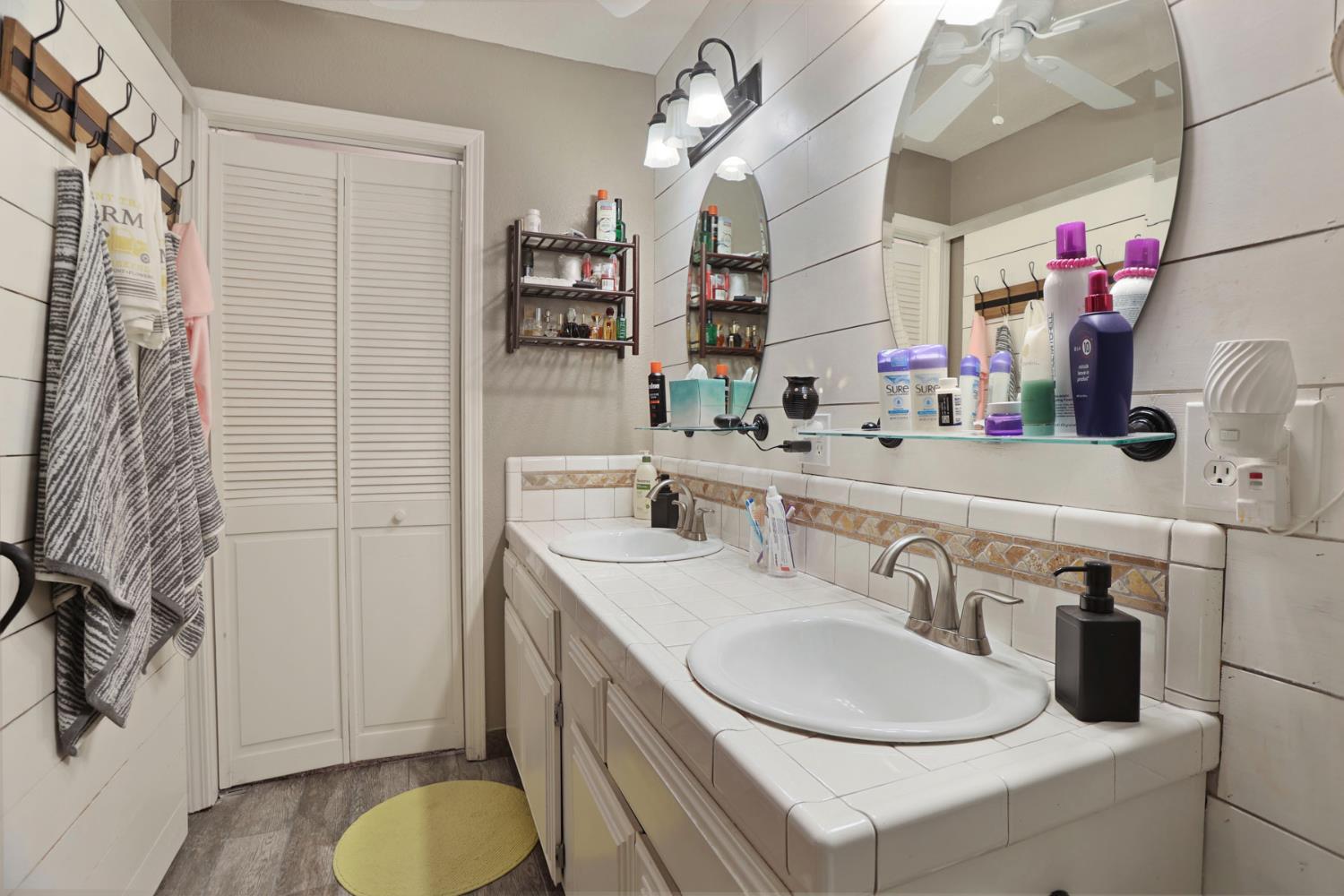 747 Foxfire Dr, Manteca, CA 95337
