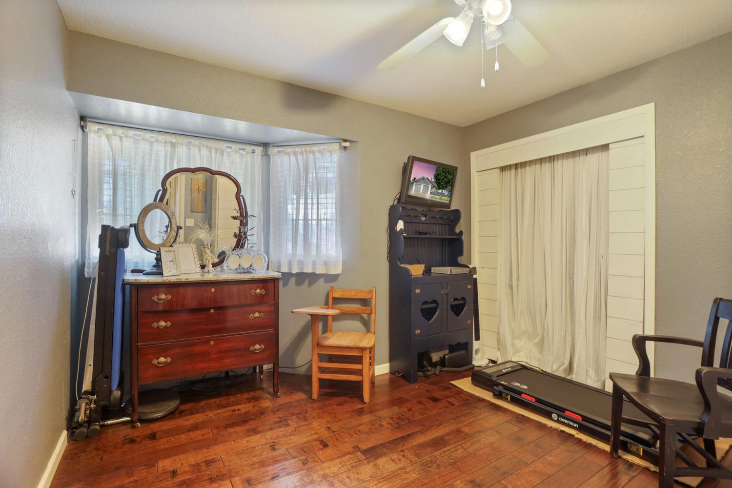 747 Foxfire Dr, Manteca, CA 95337