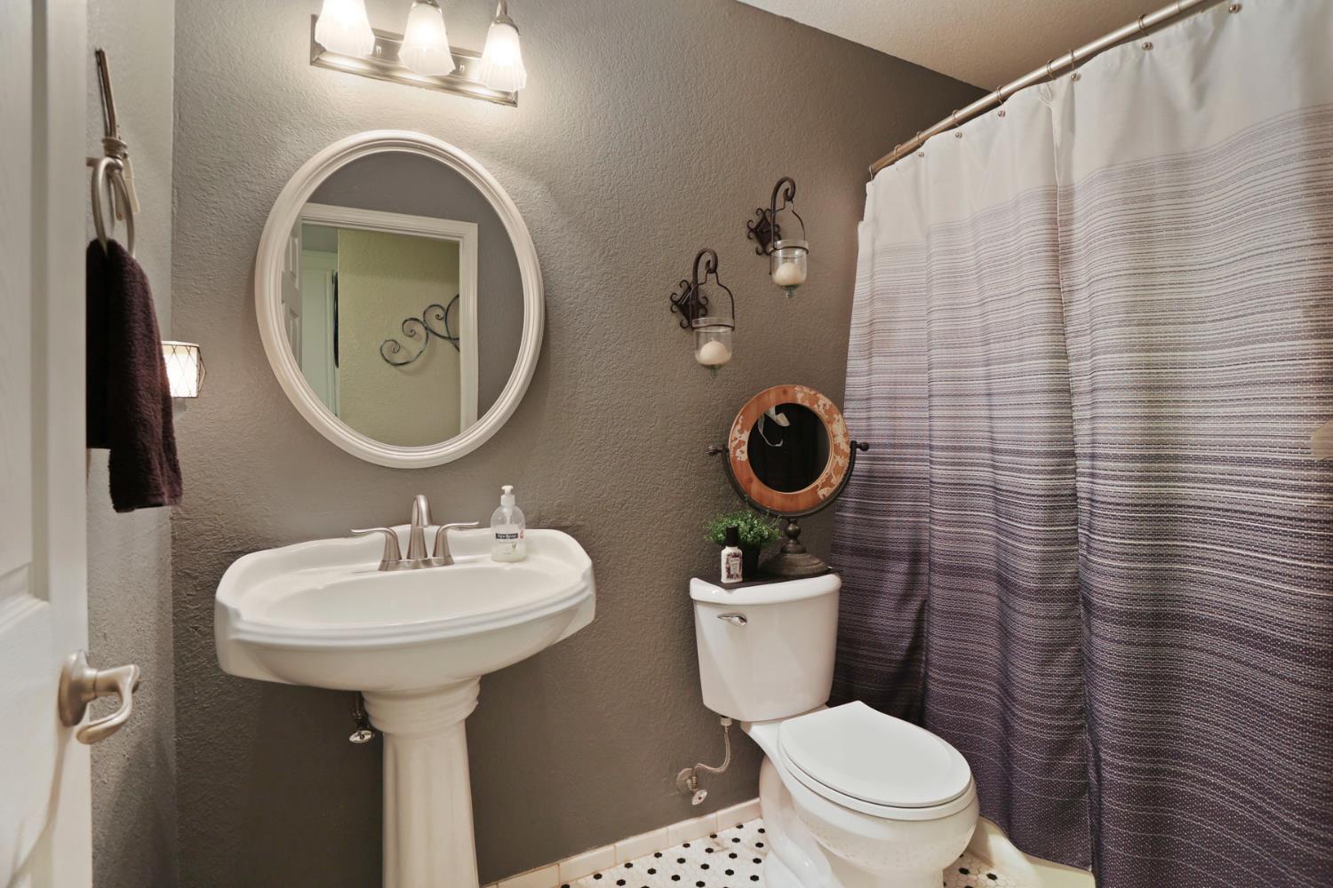 747 Foxfire Dr, Manteca, CA 95337