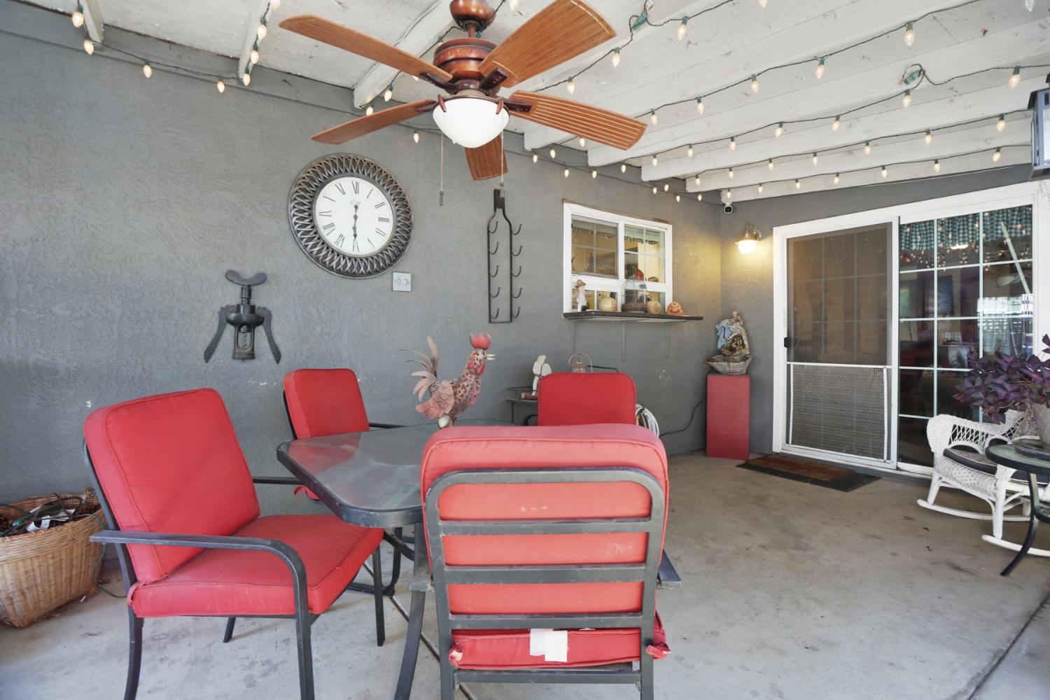 747 Foxfire Dr, Manteca, CA 95337