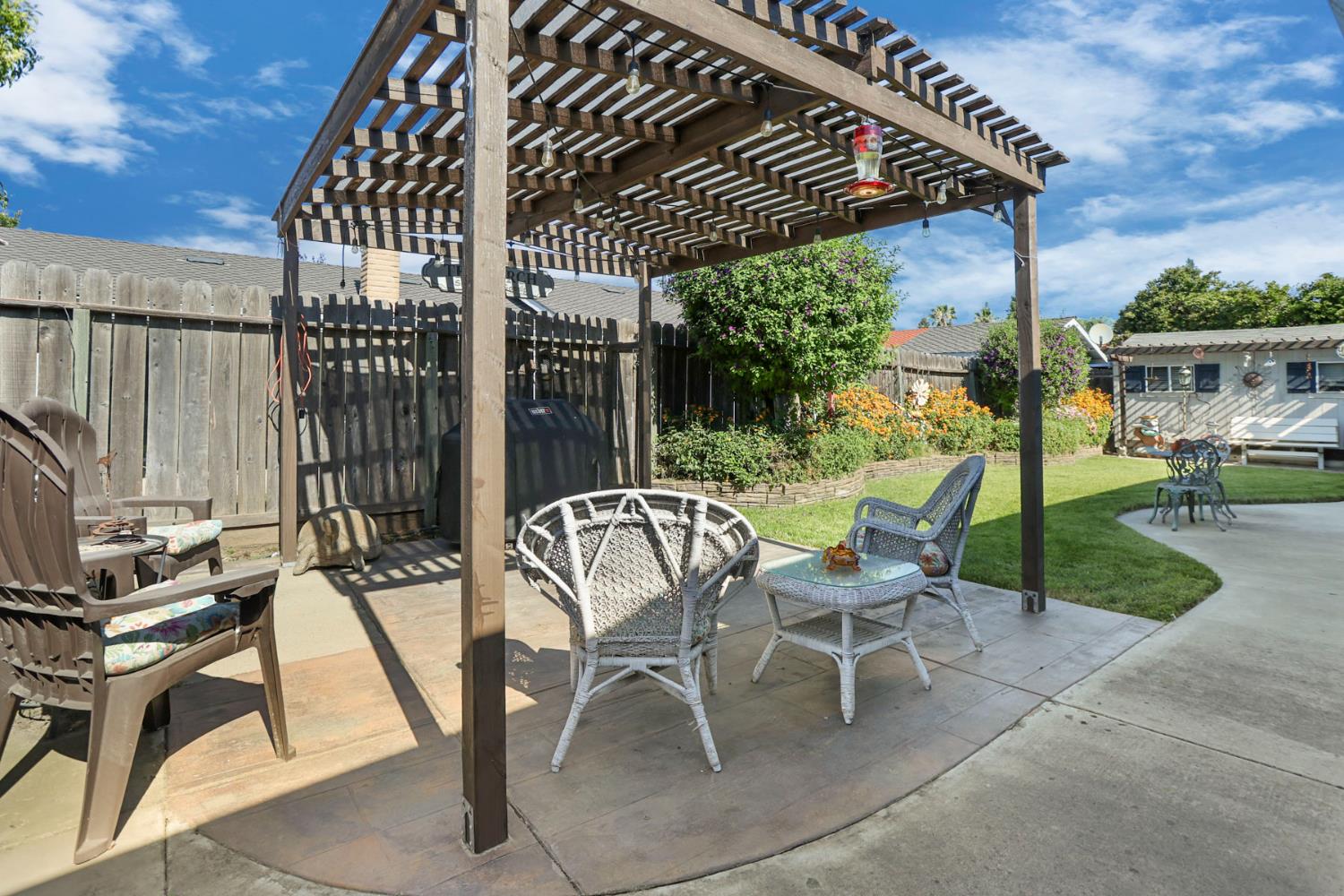747 Foxfire Dr, Manteca, CA 95337