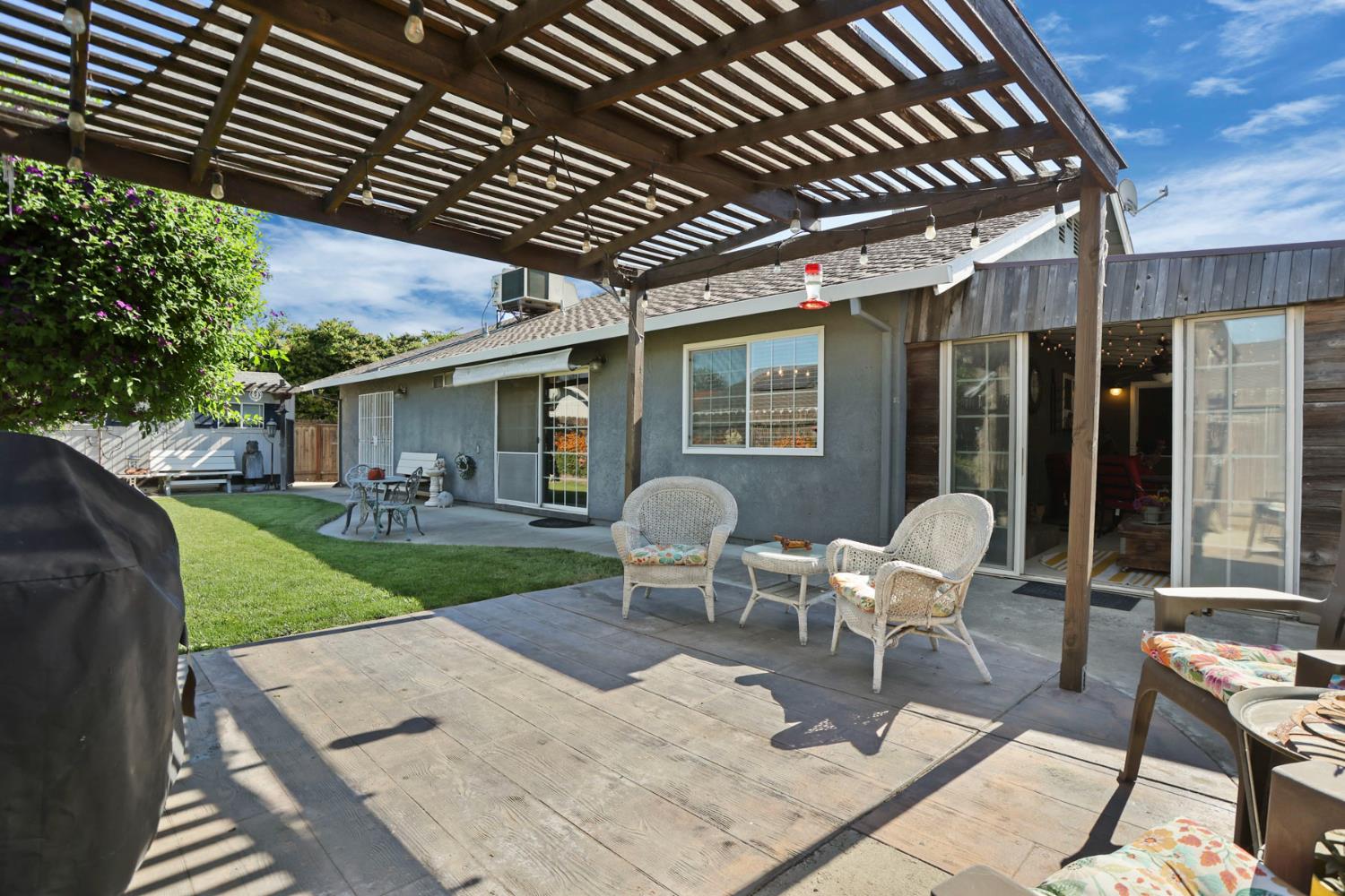 747 Foxfire Dr, Manteca, CA 95337