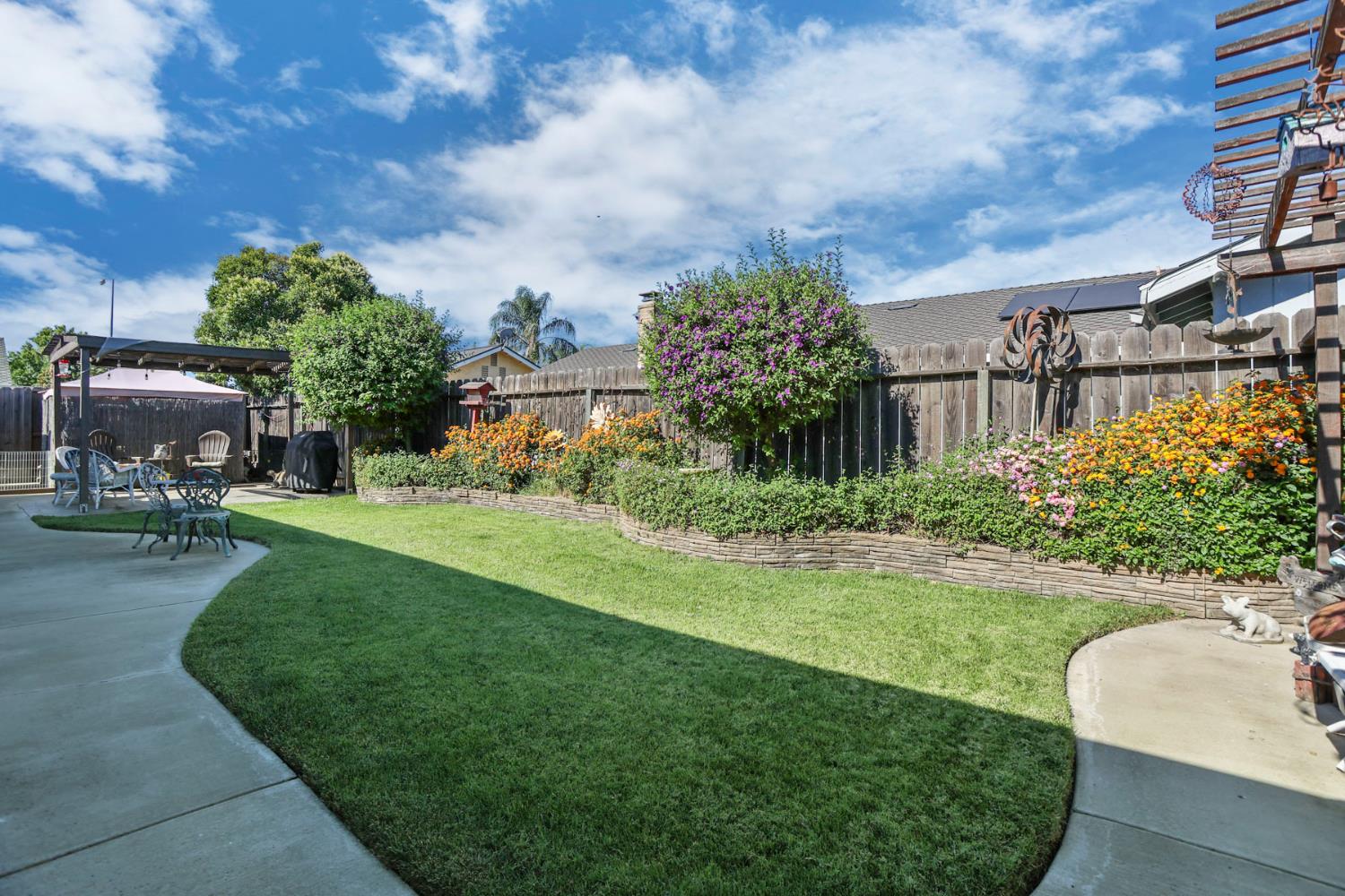 747 Foxfire Dr, Manteca, CA 95337