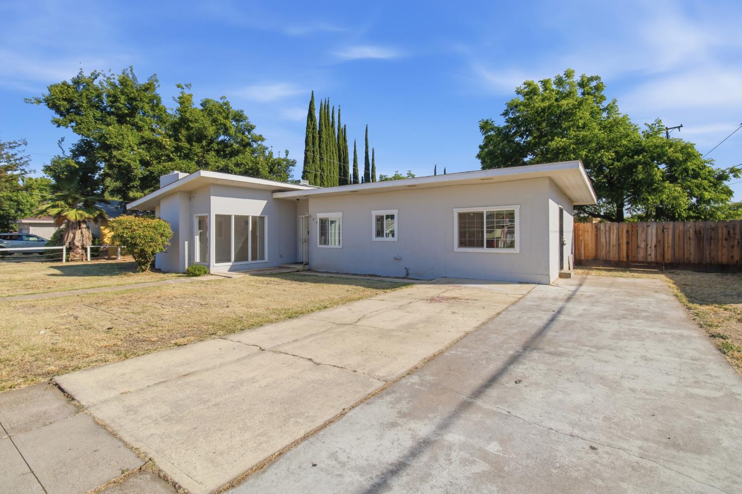 889 E 23rd St, Merced, CA 95340