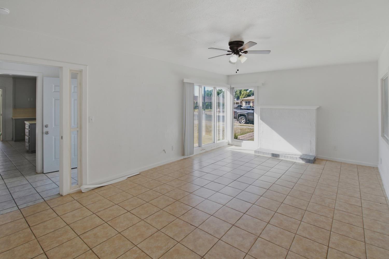 889 E 23rd St, Merced, CA 95340