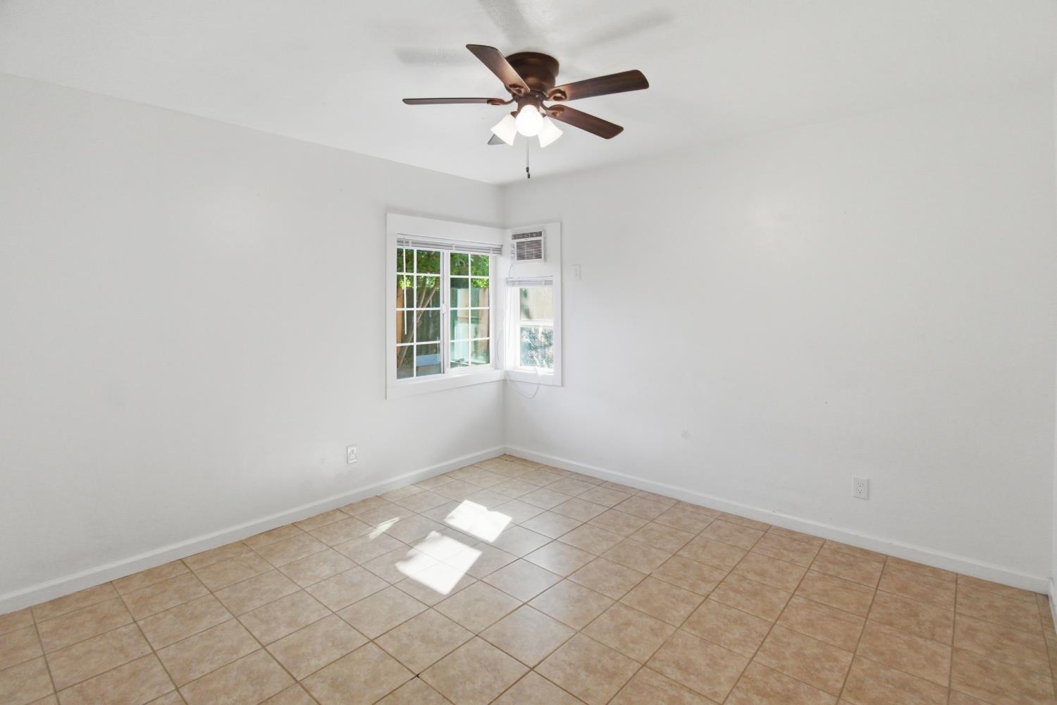 889 E 23rd St, Merced, CA 95340