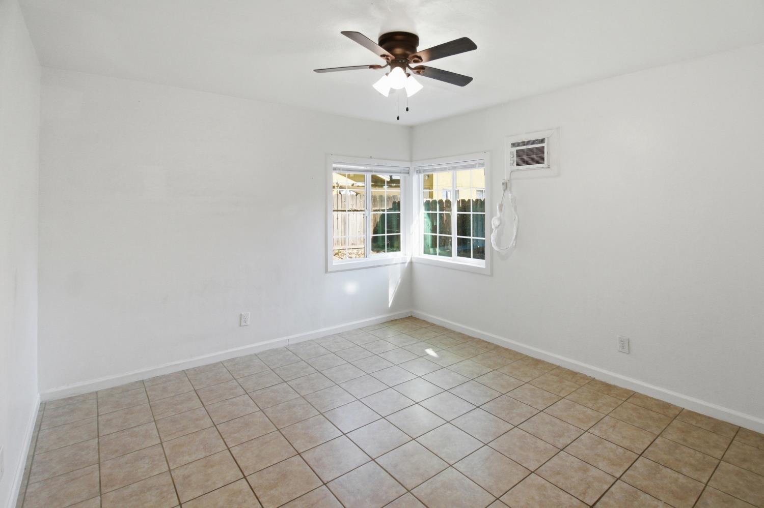 889 E 23rd St, Merced, CA 95340