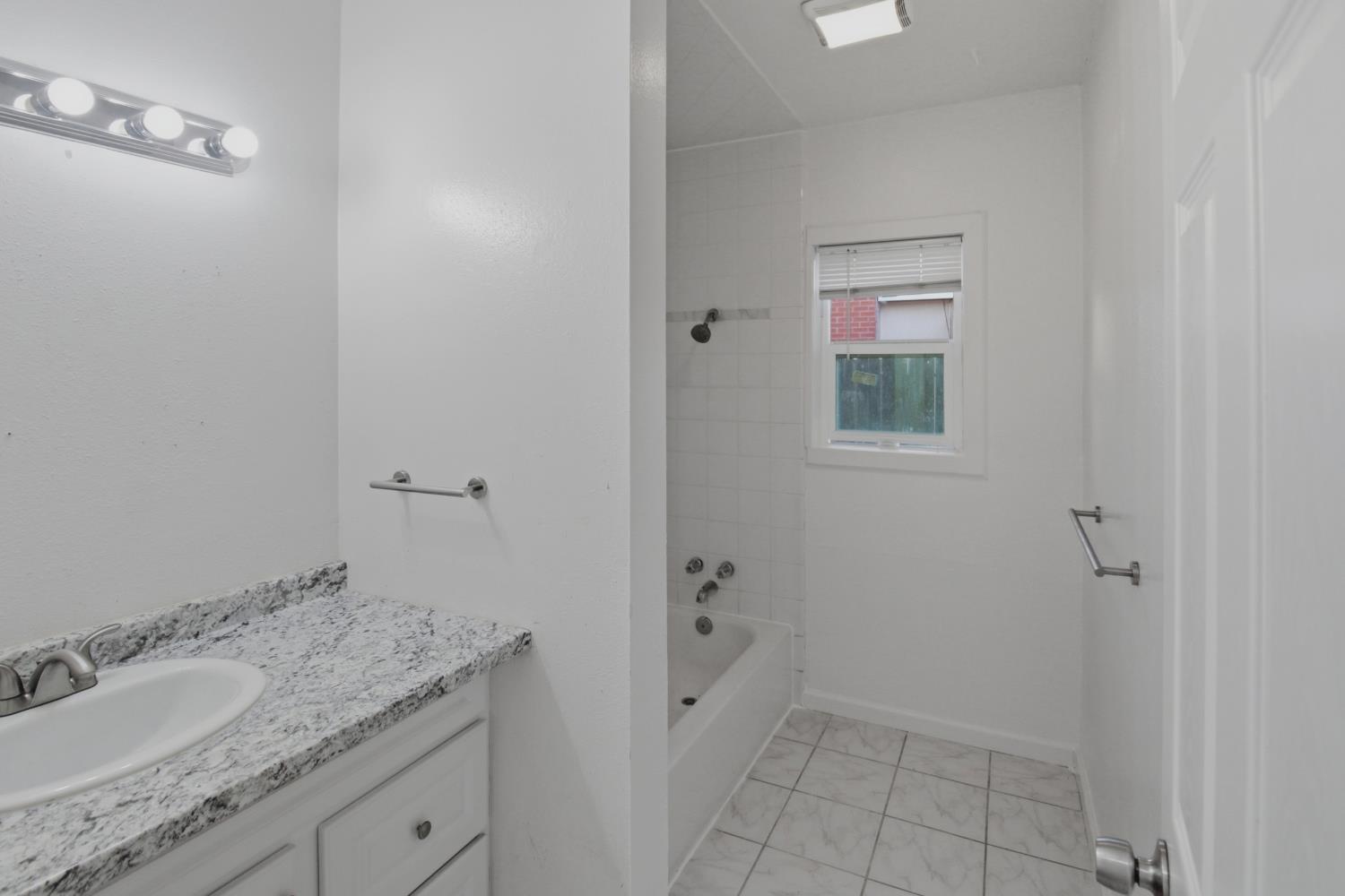 889 E 23rd St, Merced, CA 95340