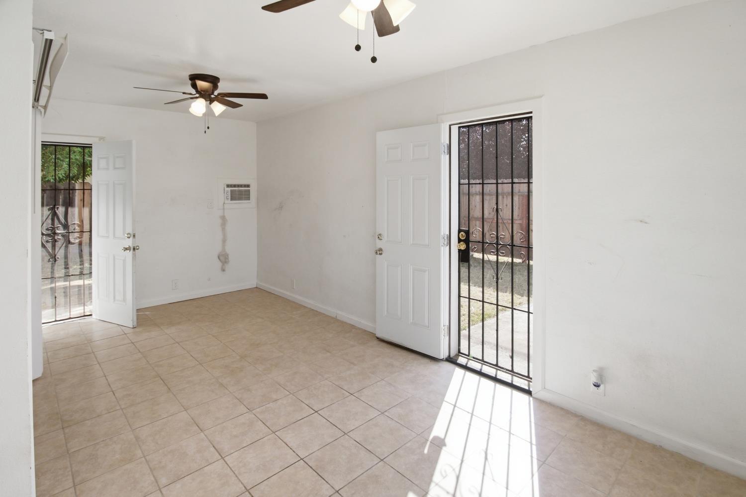 889 E 23rd St, Merced, CA 95340