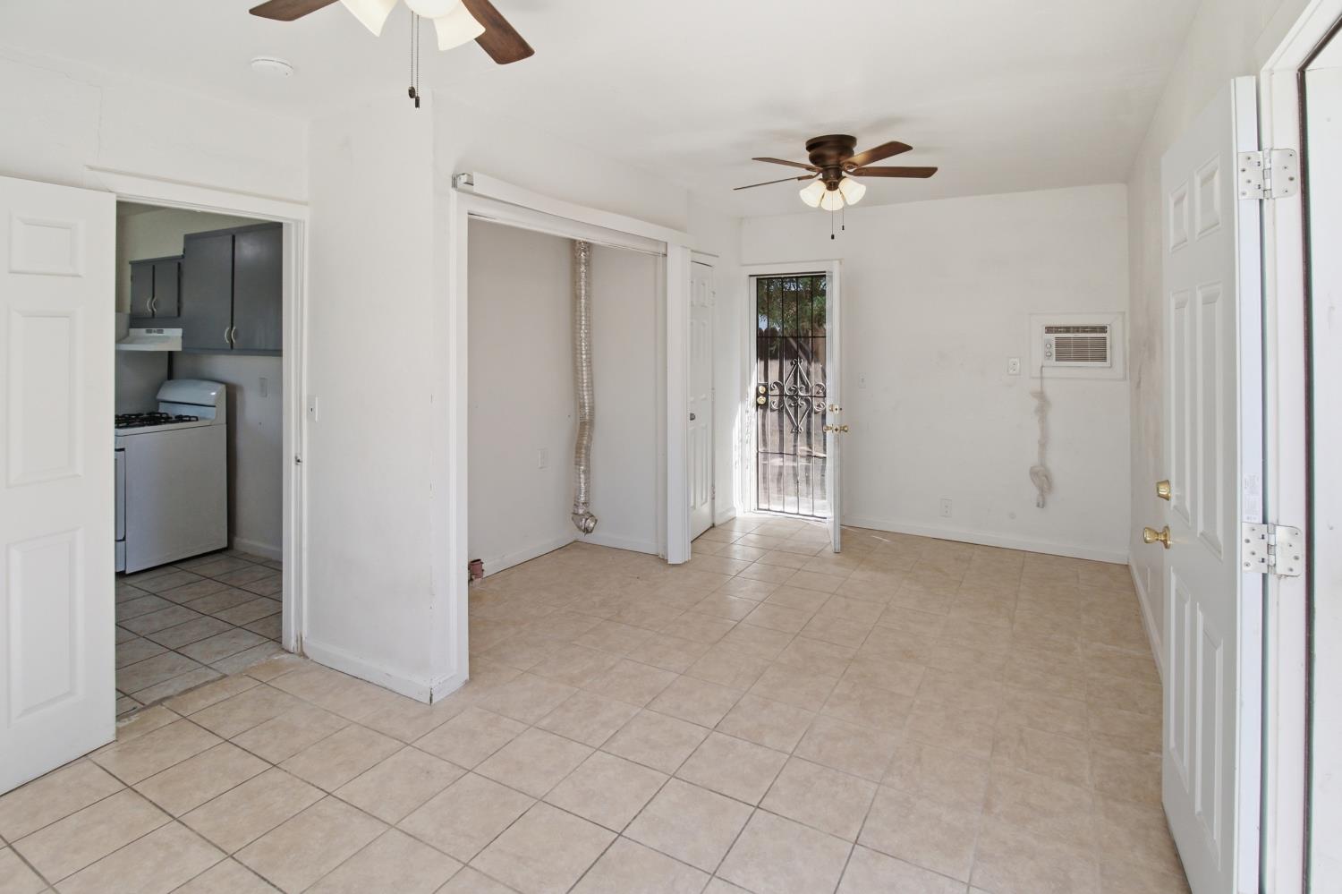 889 E 23rd St, Merced, CA 95340