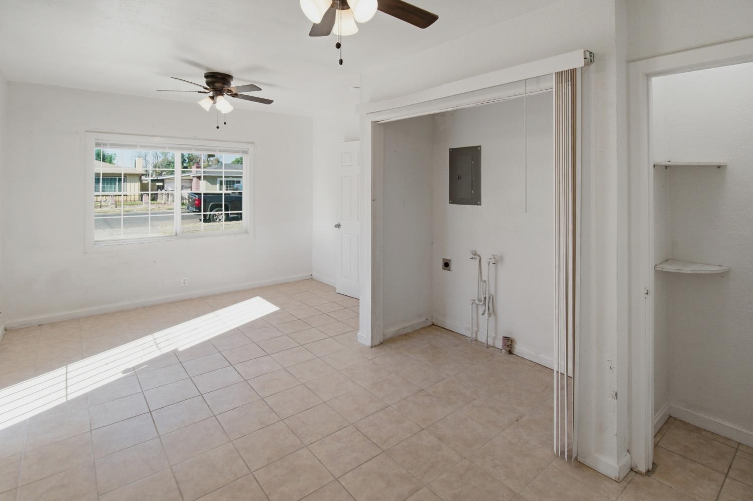 889 E 23rd St, Merced, CA 95340