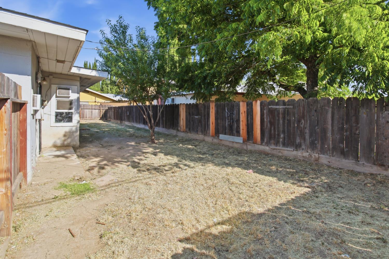 889 E 23rd St, Merced, CA 95340