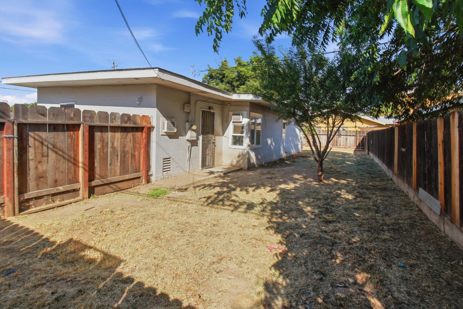 889 E 23rd St, Merced, CA 95340