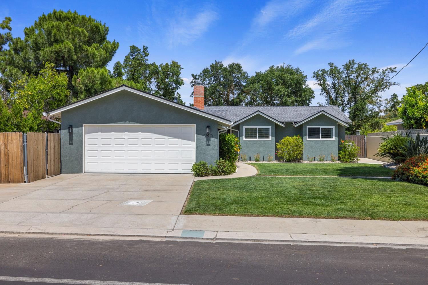 2413 Edgebrook Dr, Modesto, CA 95354