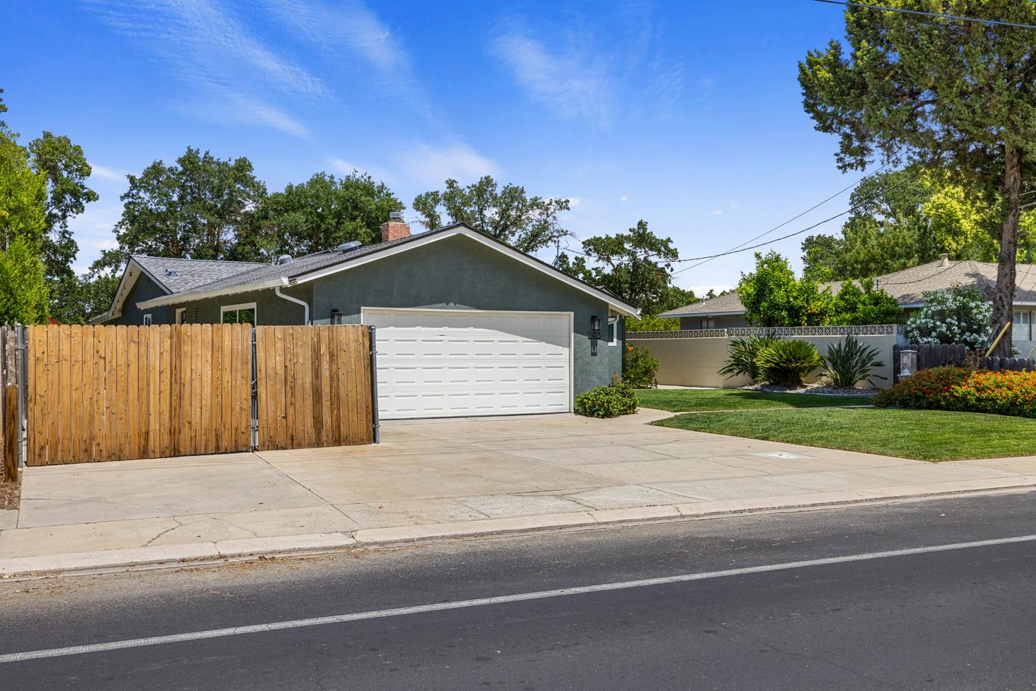 2413 Edgebrook Dr, Modesto, CA 95354
