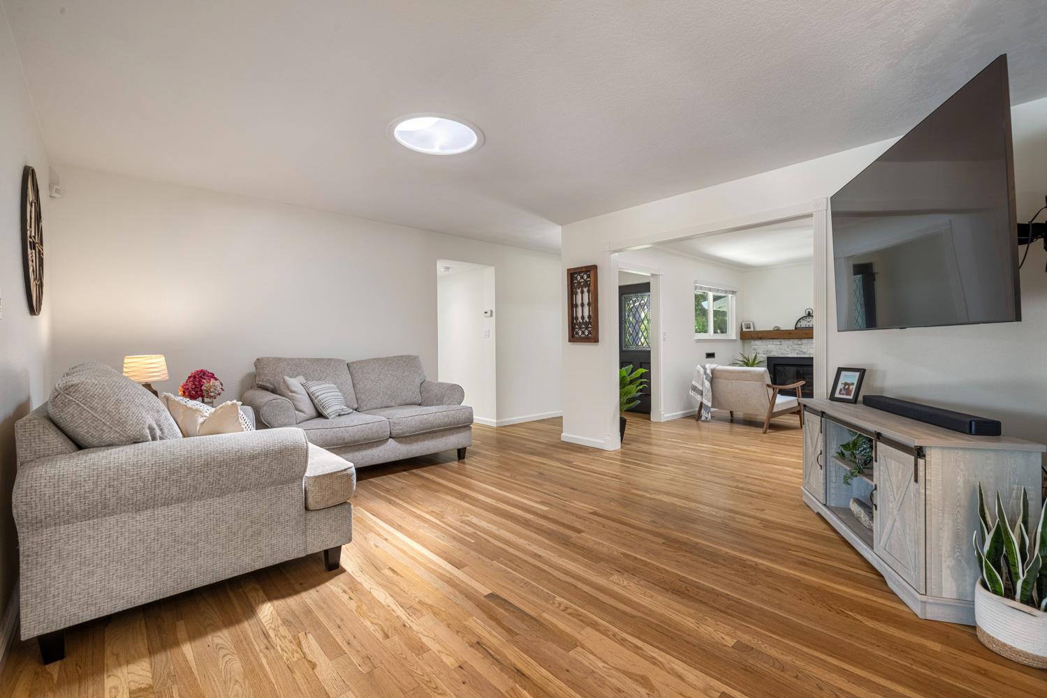 2413 Edgebrook Dr, Modesto, CA 95354