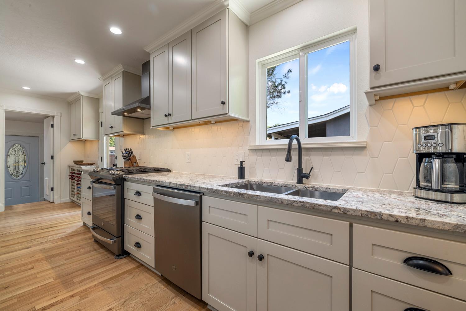 2413 Edgebrook Dr, Modesto, CA 95354
