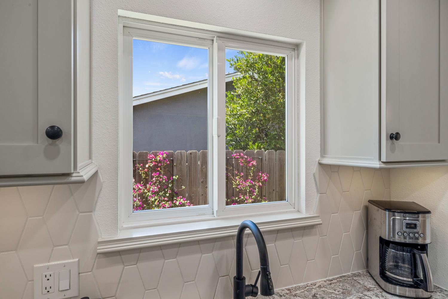 2413 Edgebrook Dr, Modesto, CA 95354