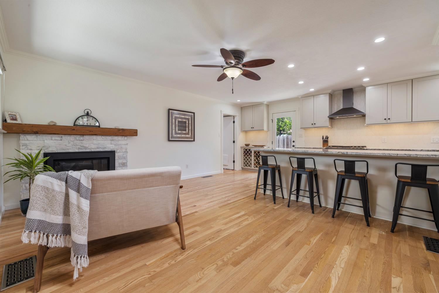2413 Edgebrook Dr, Modesto, CA 95354