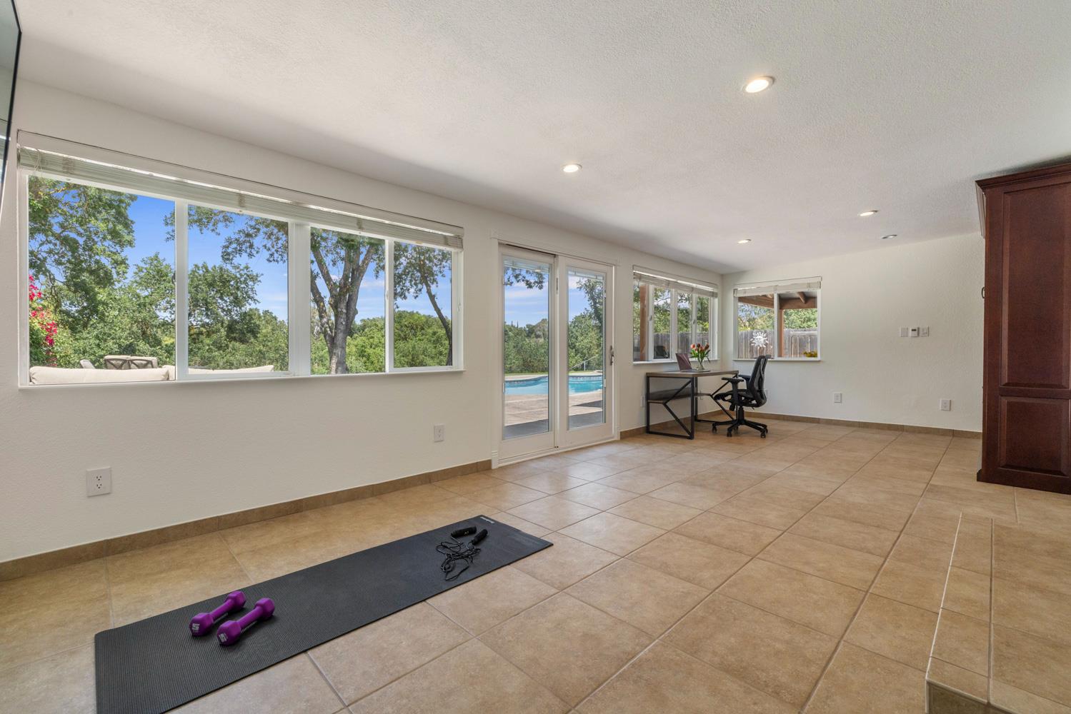2413 Edgebrook Dr, Modesto, CA 95354
