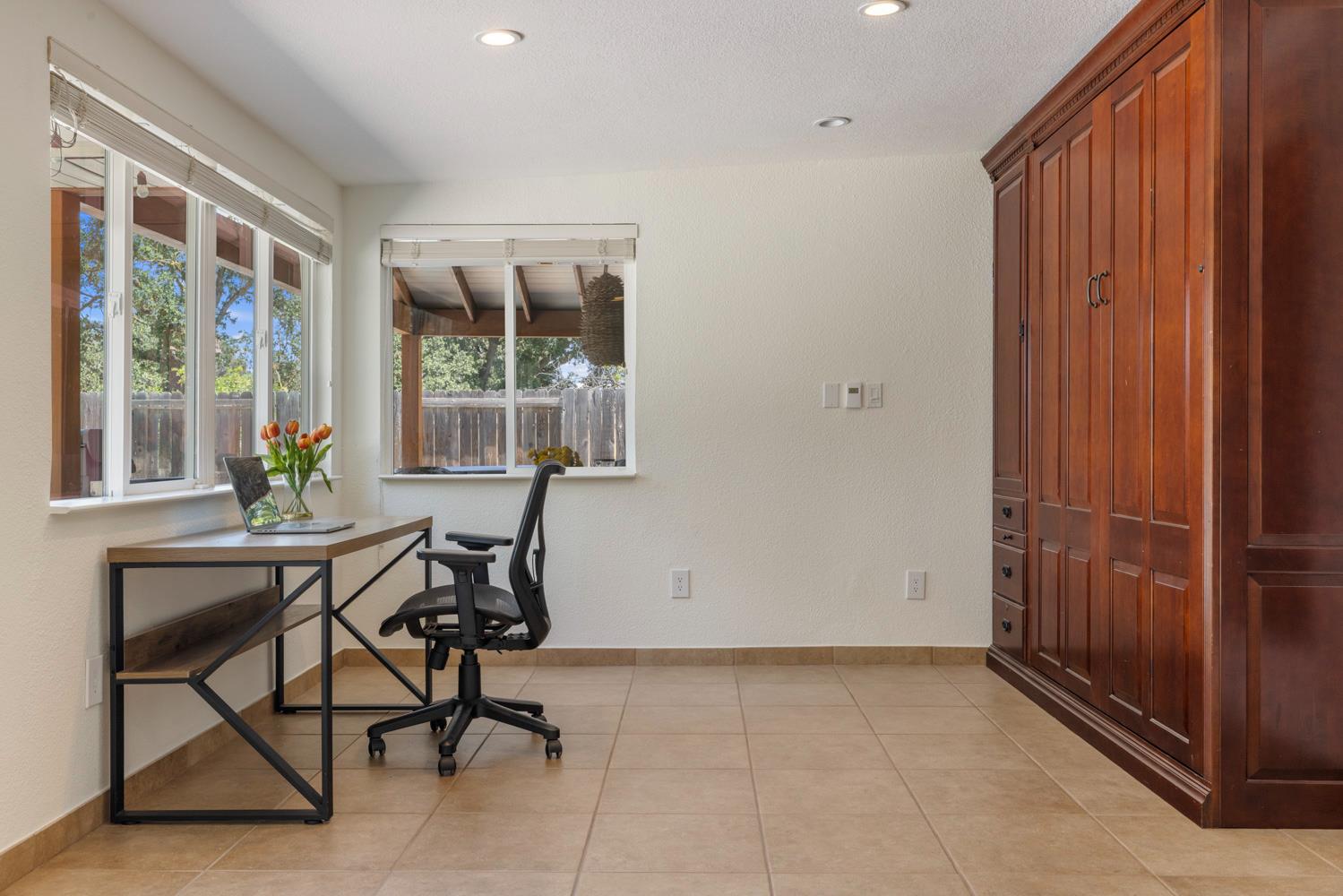 2413 Edgebrook Dr, Modesto, CA 95354