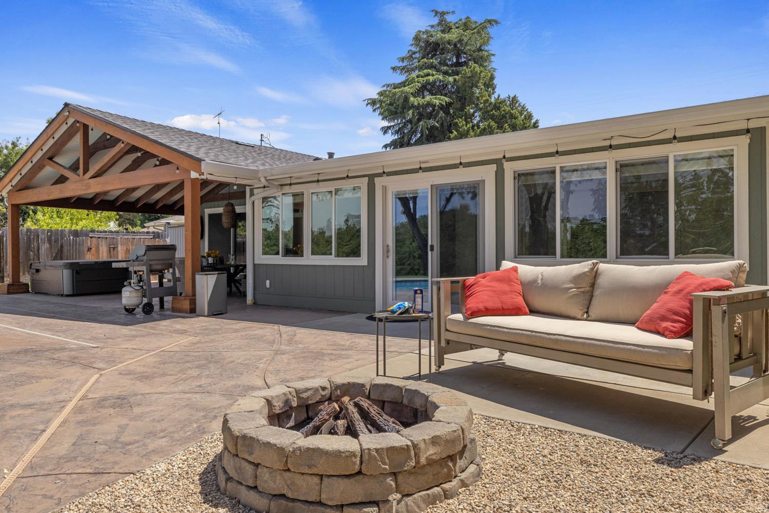 2413 Edgebrook Dr, Modesto, CA 95354
