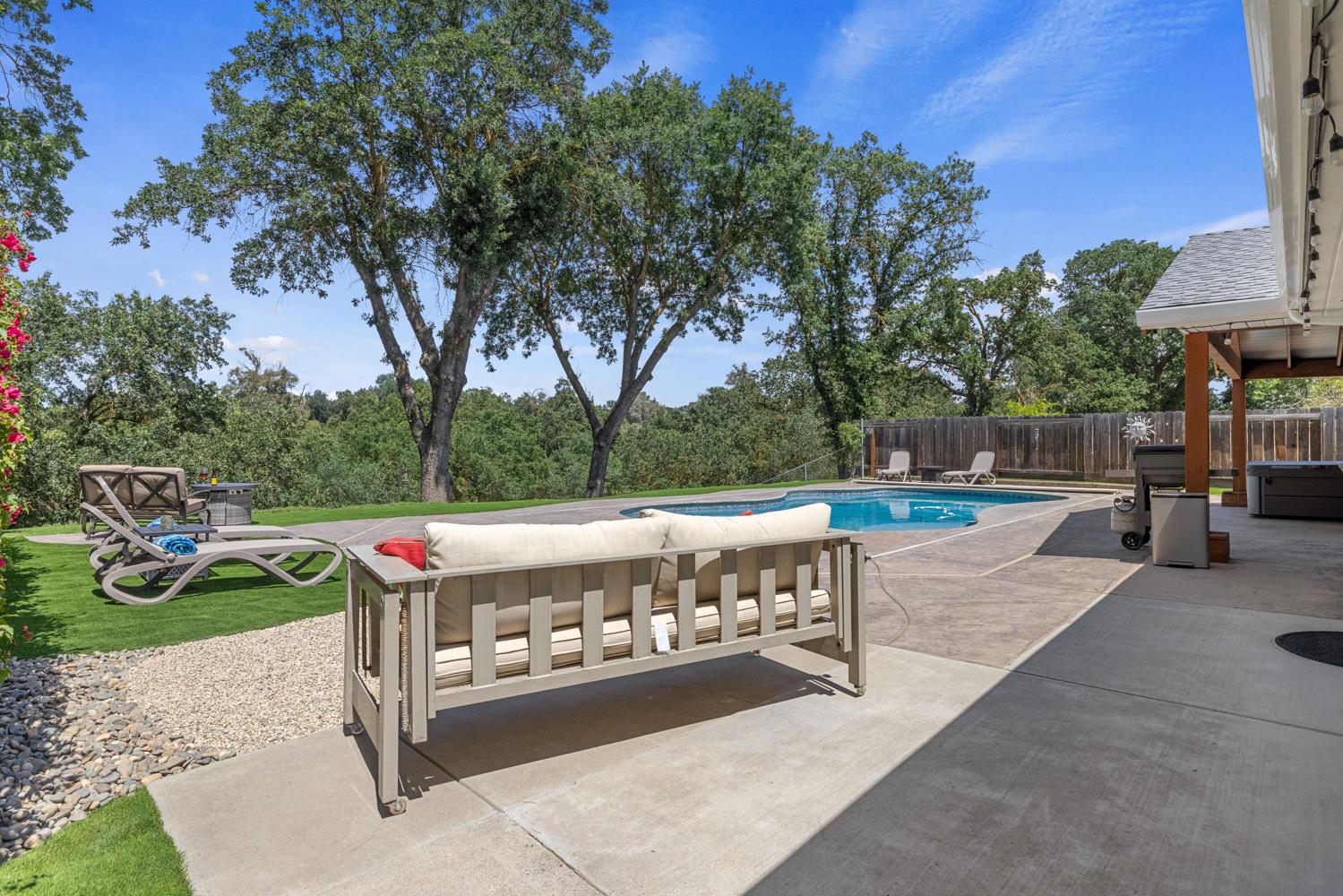 2413 Edgebrook Dr, Modesto, CA 95354