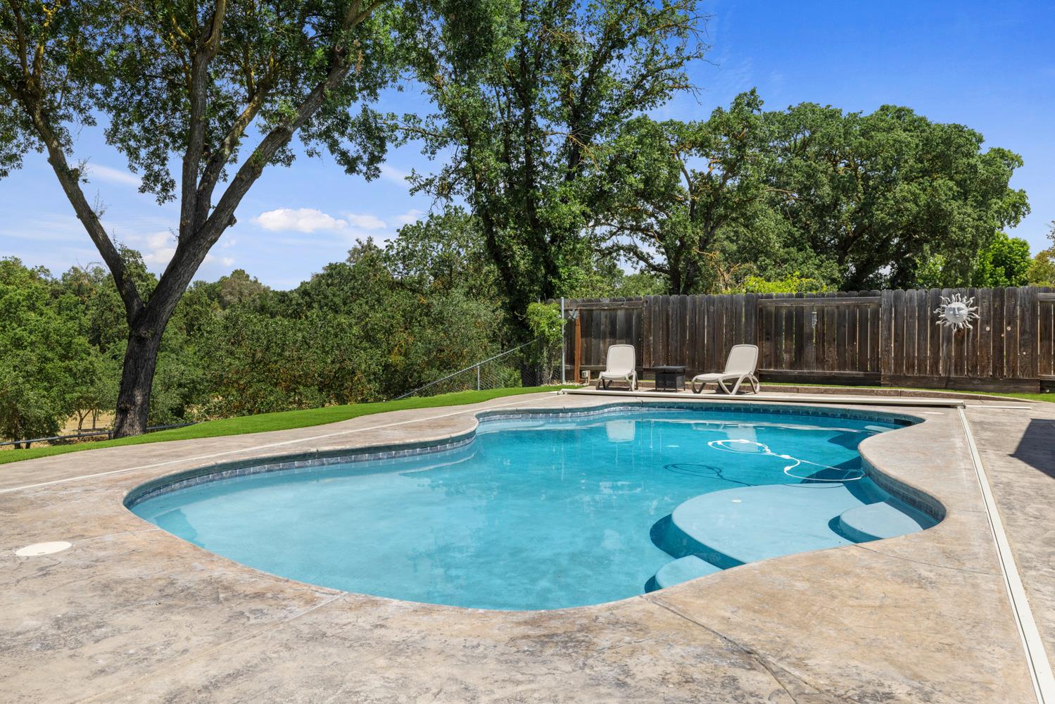 2413 Edgebrook Dr, Modesto, CA 95354