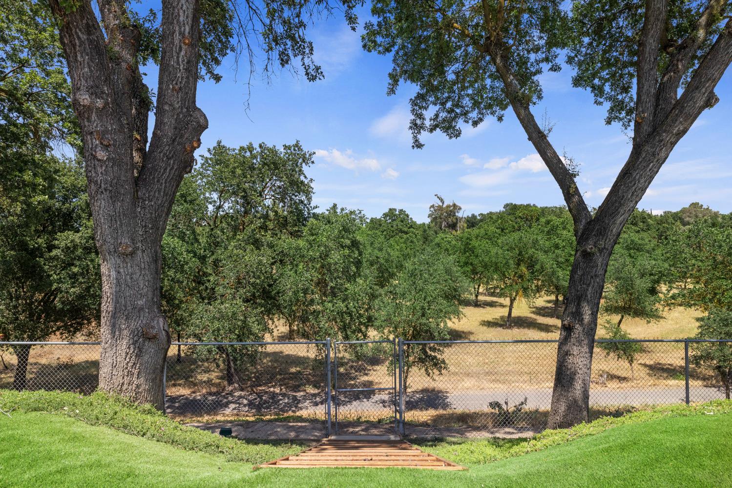 2413 Edgebrook Dr, Modesto, CA 95354
