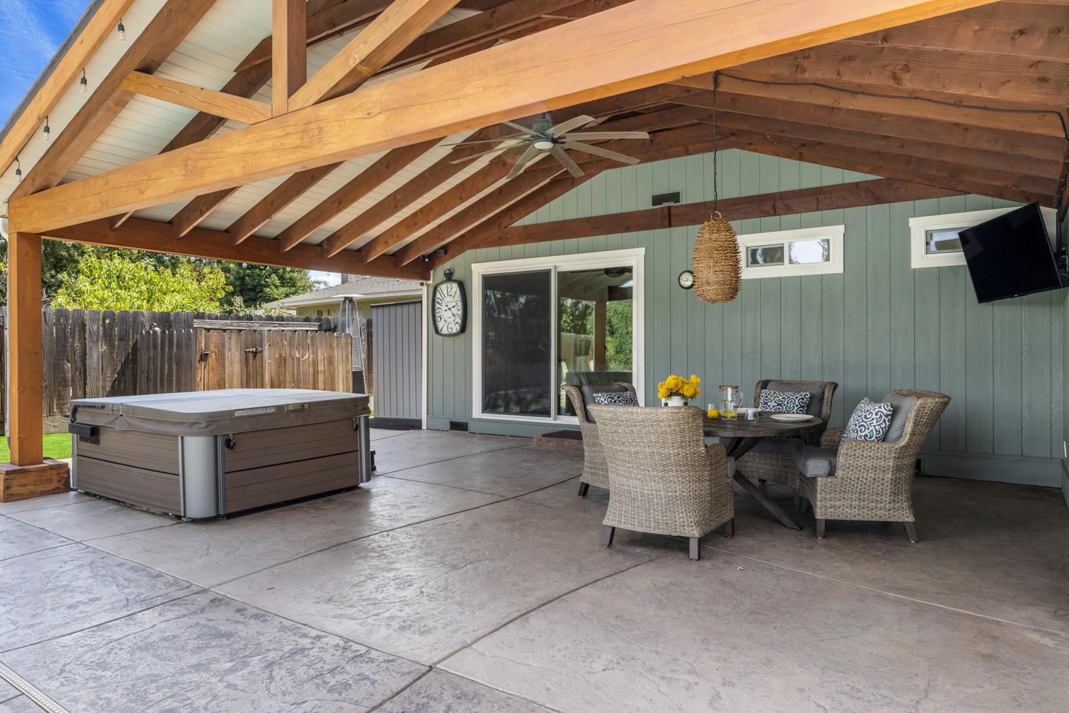 2413 Edgebrook Dr, Modesto, CA 95354