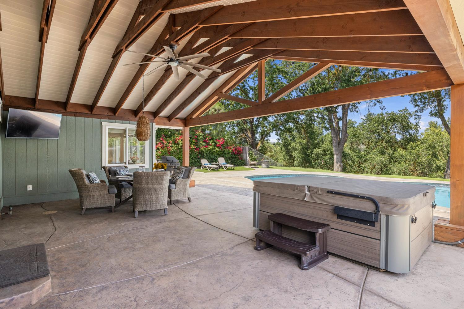 2413 Edgebrook Dr, Modesto, CA 95354