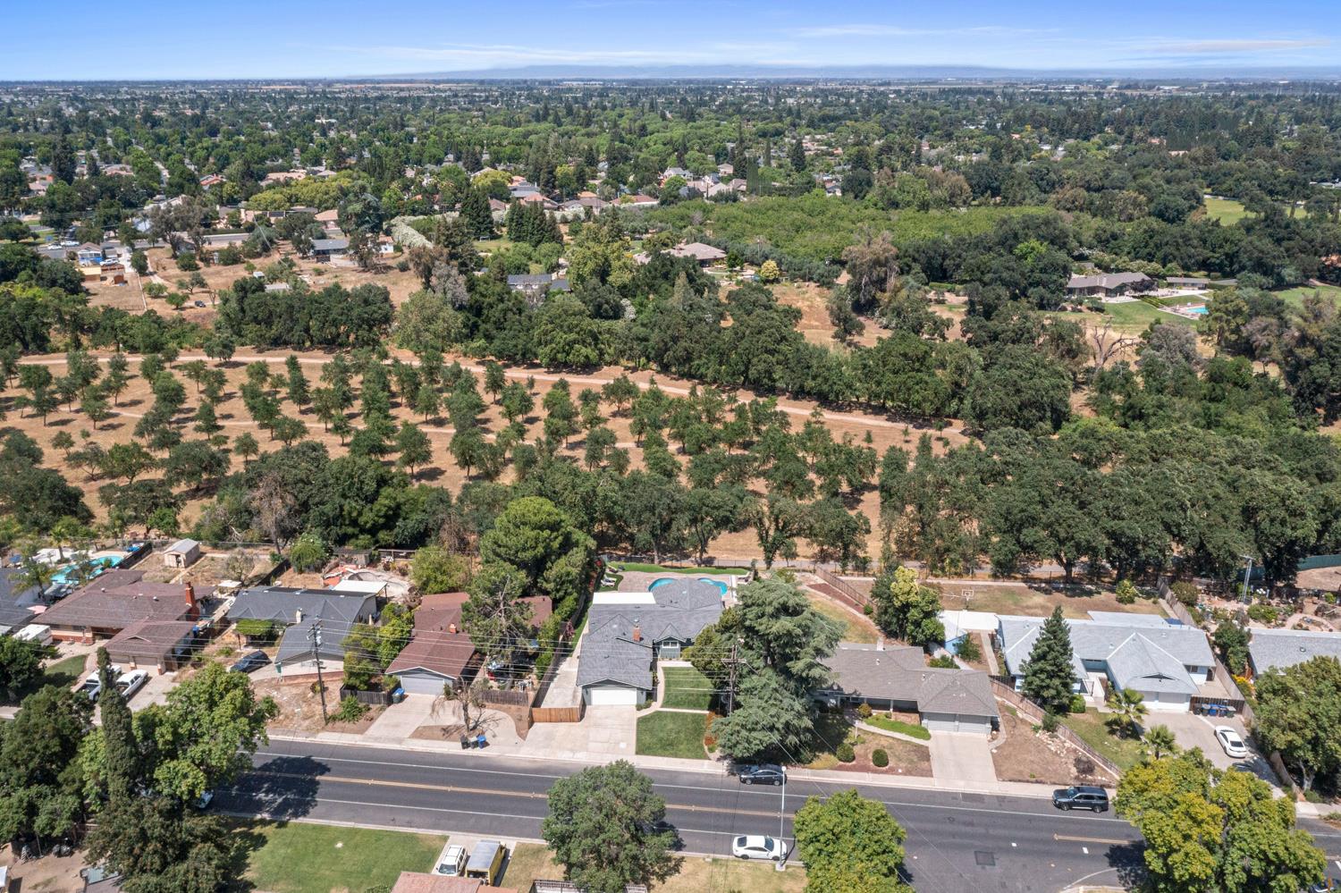 2413 Edgebrook Dr, Modesto, CA 95354