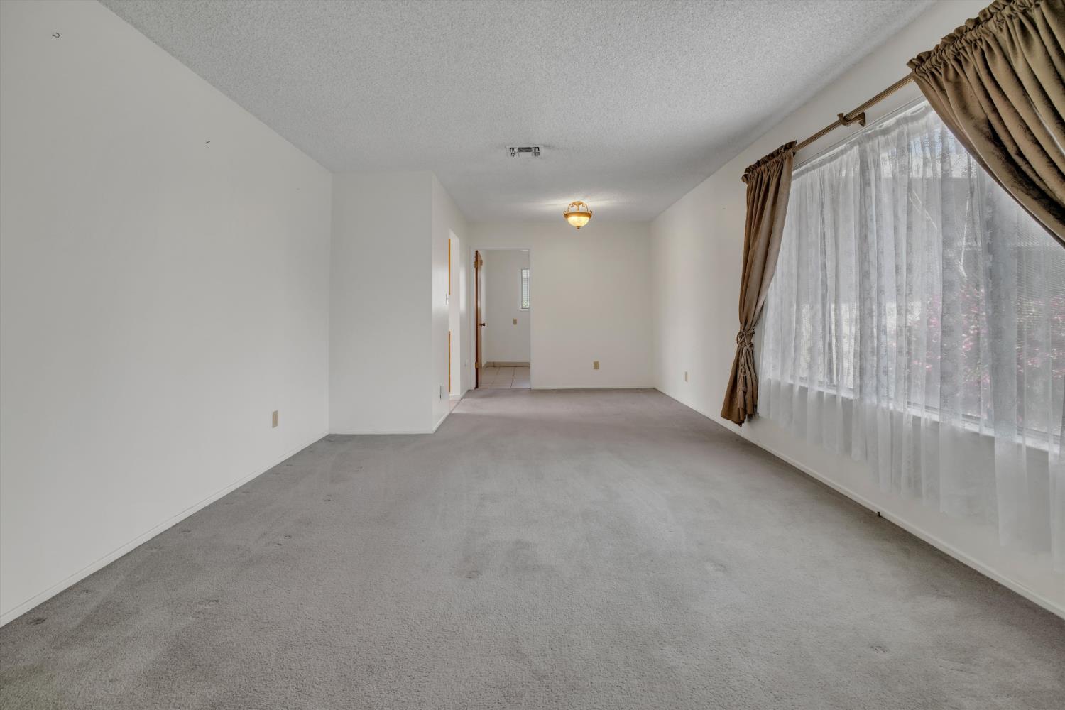 631 W Minnesota Ave, Turlock, CA 95382