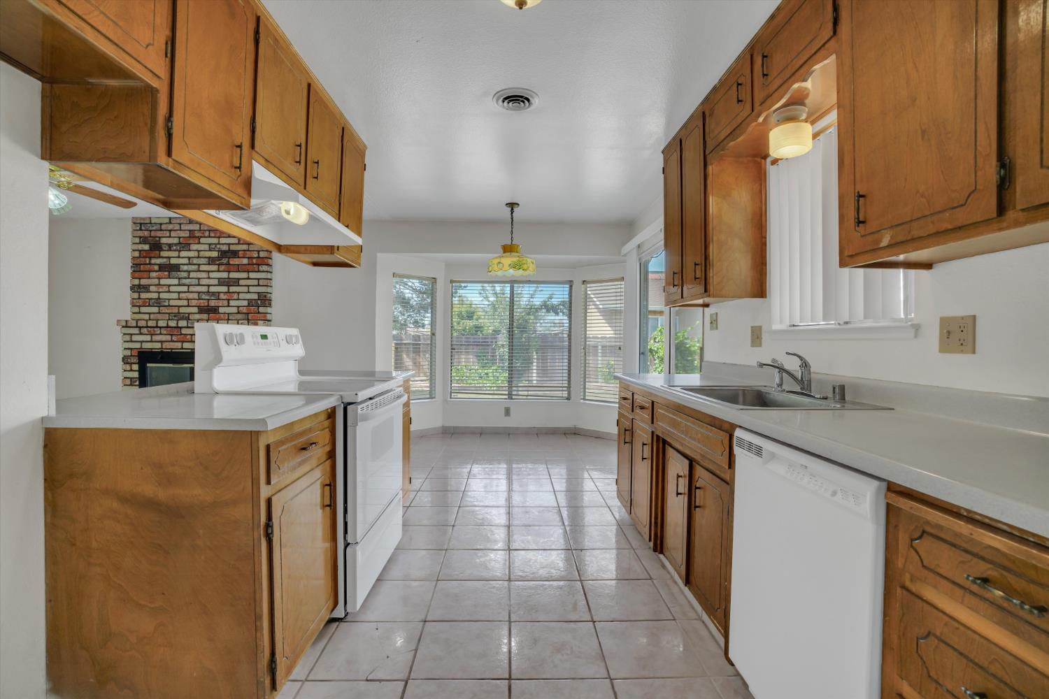 631 W Minnesota Ave, Turlock, CA 95382