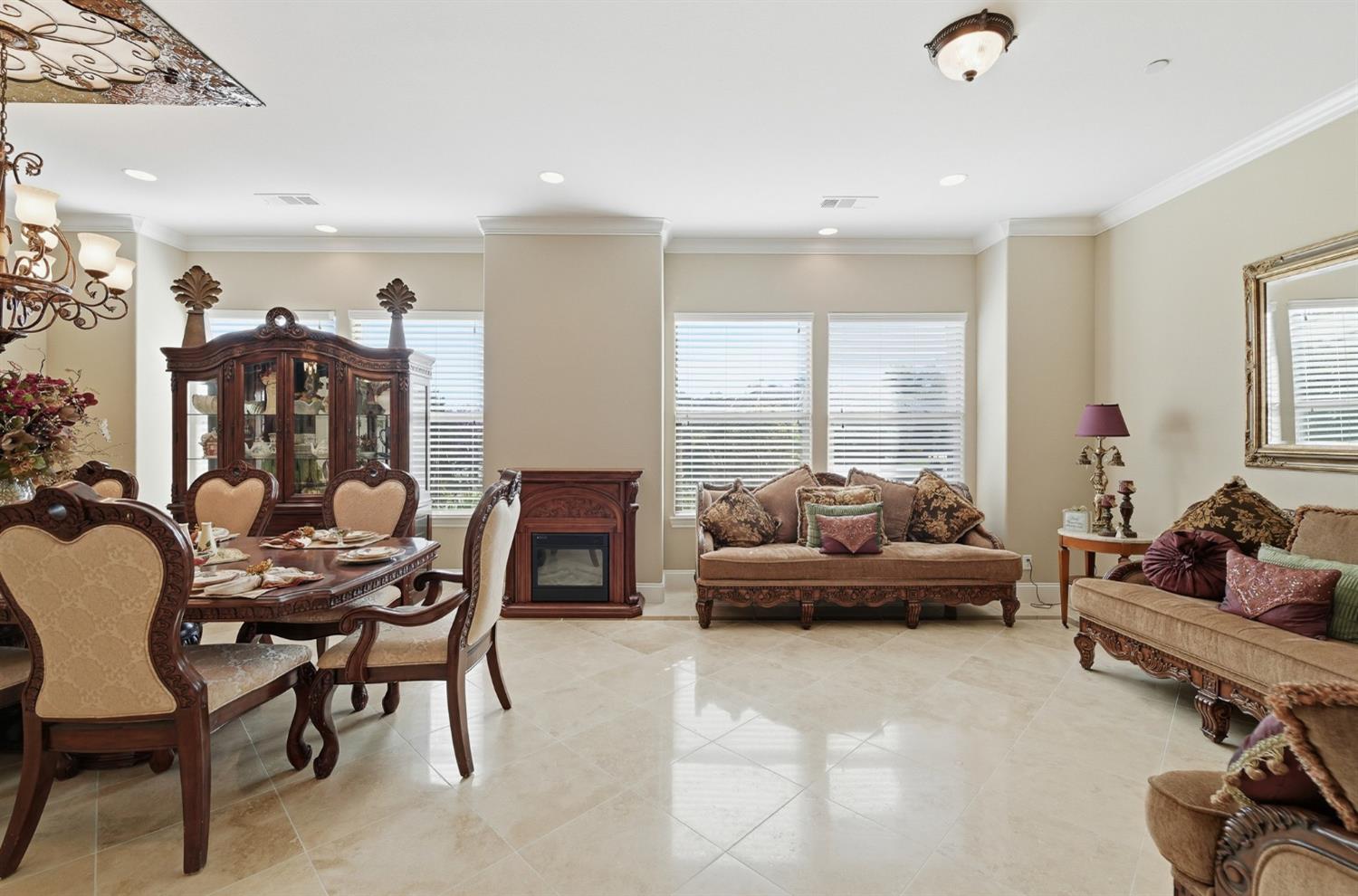 10717 Goldsborough Cir, Oakdale, CA 95361